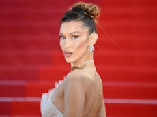 Bella Hadid “sonreía a pesar del dolor” antes de recibir tratamiento de salud mental