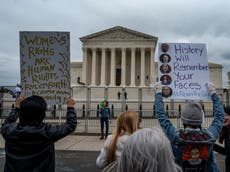 Más de la mitad de estadounidenses se oponen a anular Roe vs. Wade, dice encuesta
