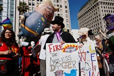 Estos fueron los mejores carteles de las protestas del fin de semana en contra del Gobierno de Trump